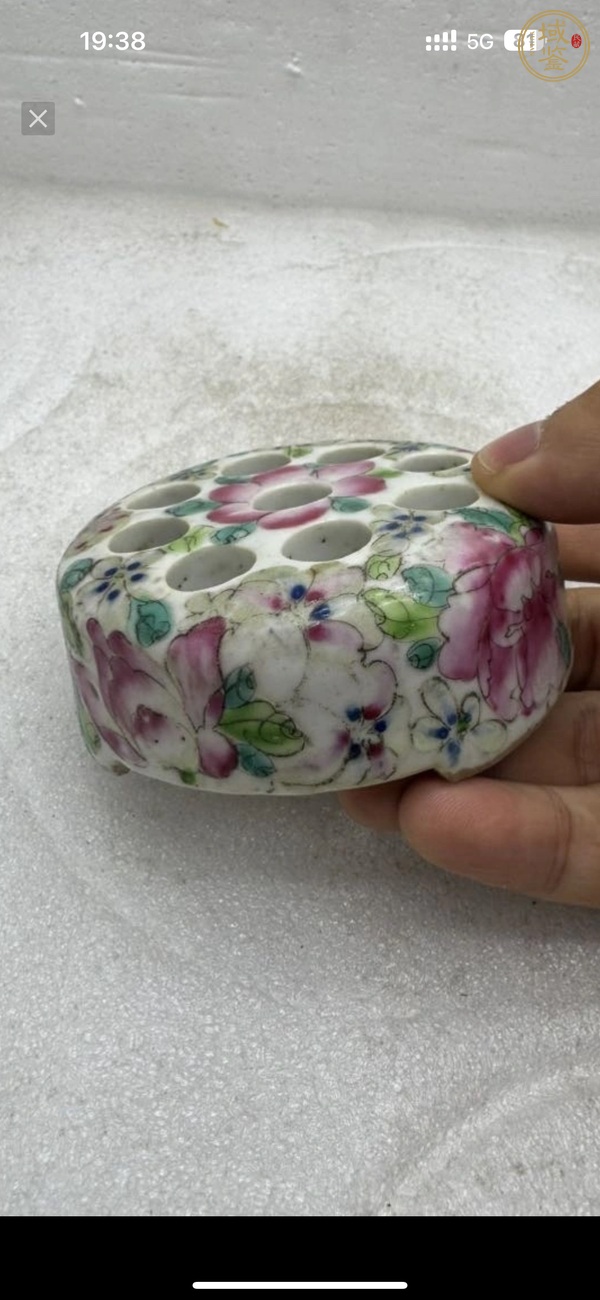 古玩陶瓷粉彩白花紋花插真品鑒賞圖