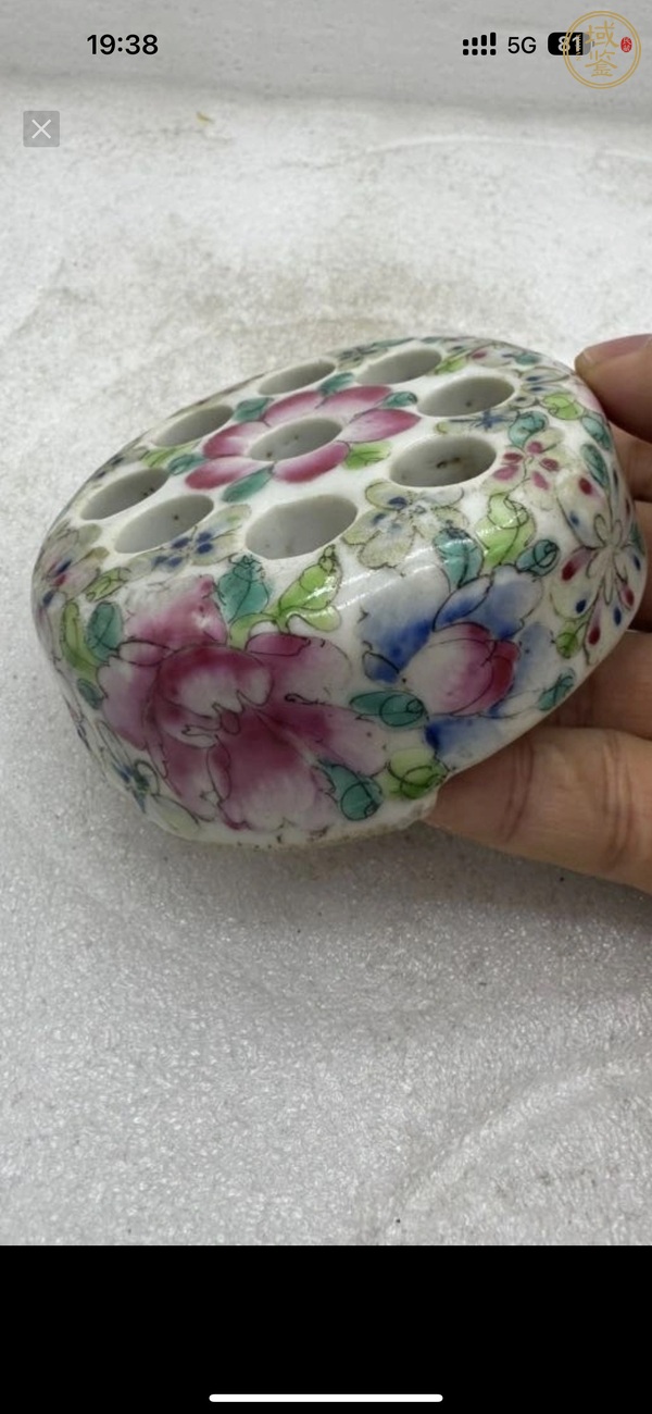 古玩陶瓷粉彩白花紋花插真品鑒賞圖