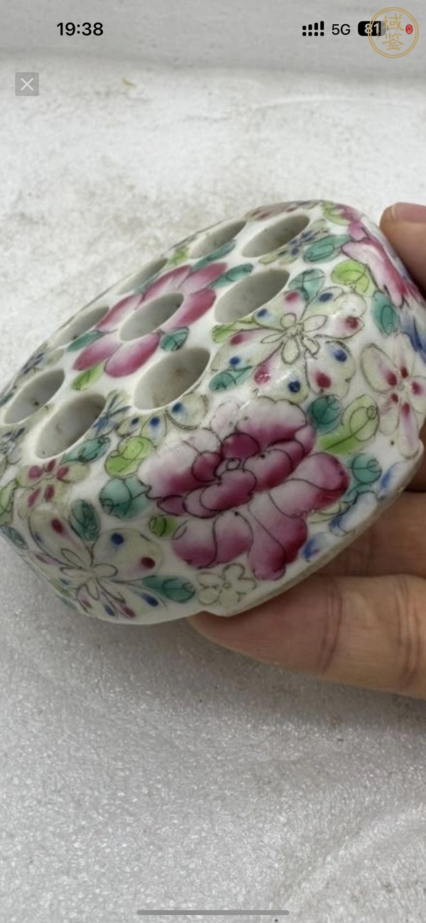 古玩陶瓷粉彩白花紋花插真品鑒賞圖