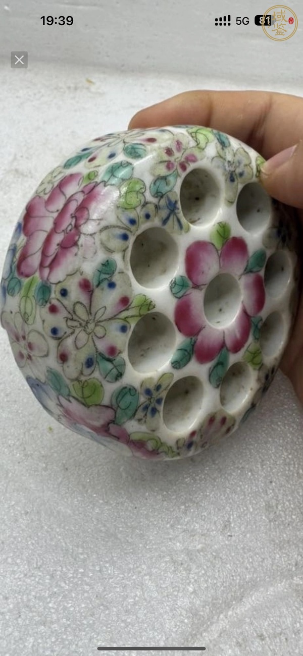 古玩陶瓷粉彩白花紋花插真品鑒賞圖