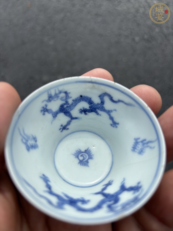 古玩陶瓷龍紋青花杯真品鑒賞圖