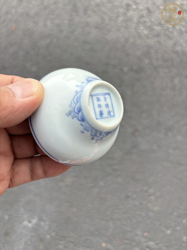 古玩陶瓷龍紋青花杯真品鑒賞圖