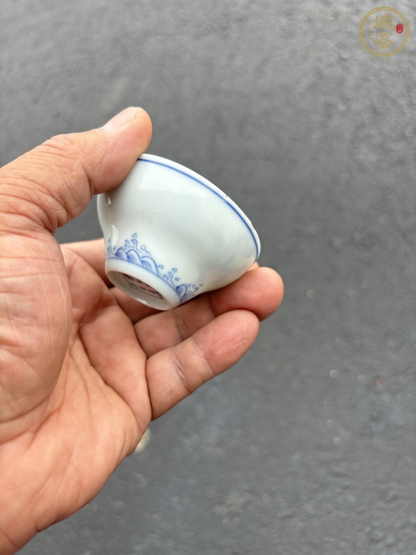 古玩陶瓷龍紋青花杯真品鑒賞圖