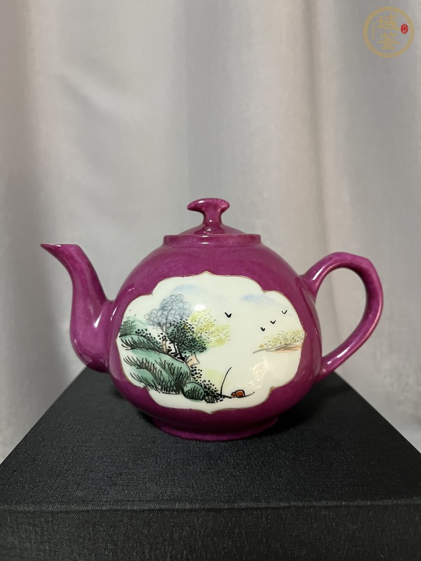 古玩陶瓷胭脂紅地開光粉彩壺真品鑒賞圖