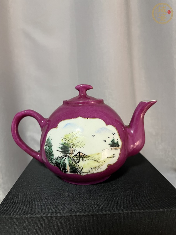 古玩陶瓷胭脂紅地開光粉彩壺真品鑒賞圖