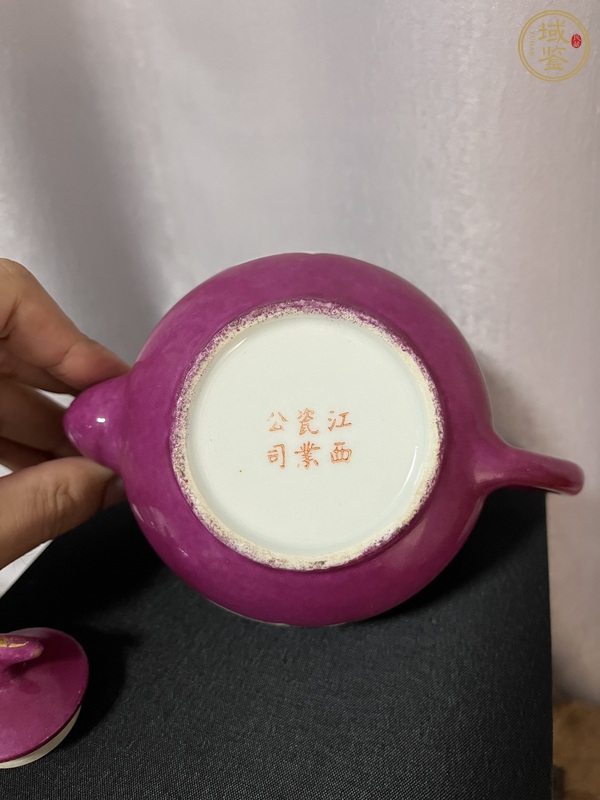 古玩陶瓷胭脂紅地開光粉彩壺真品鑒賞圖