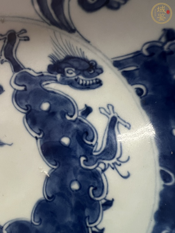 古玩陶瓷摩羯龍紋青花盤真品鑒賞圖