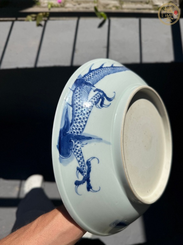 古玩陶瓷青花過墻龍紋盤真品鑒賞圖