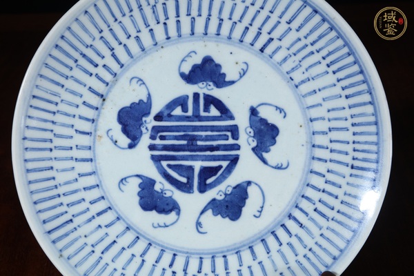 古玩陶瓷清中期青花盤真品鑒賞圖