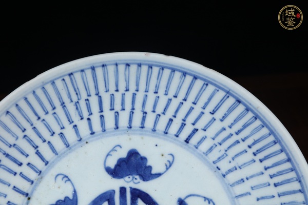 古玩陶瓷清中期青花盤真品鑒賞圖