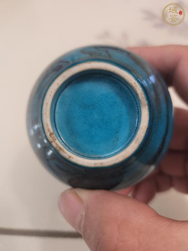 古玩陶瓷孔雀藍(lán)釉山水紋天球瓶真品鑒賞圖
