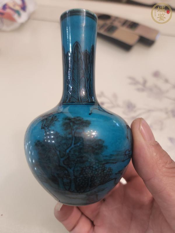 古玩陶瓷孔雀藍(lán)釉山水紋天球瓶真品鑒賞圖