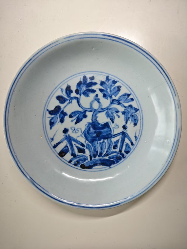 古玩陶瓷明中期青花洞石花卉紋盤拍賣,當(dāng)前價(jià)格1678元