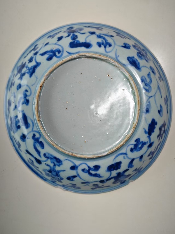 古玩陶瓷明中期青花洞石花卉紋盤拍賣,當(dāng)前價(jià)格1678元
