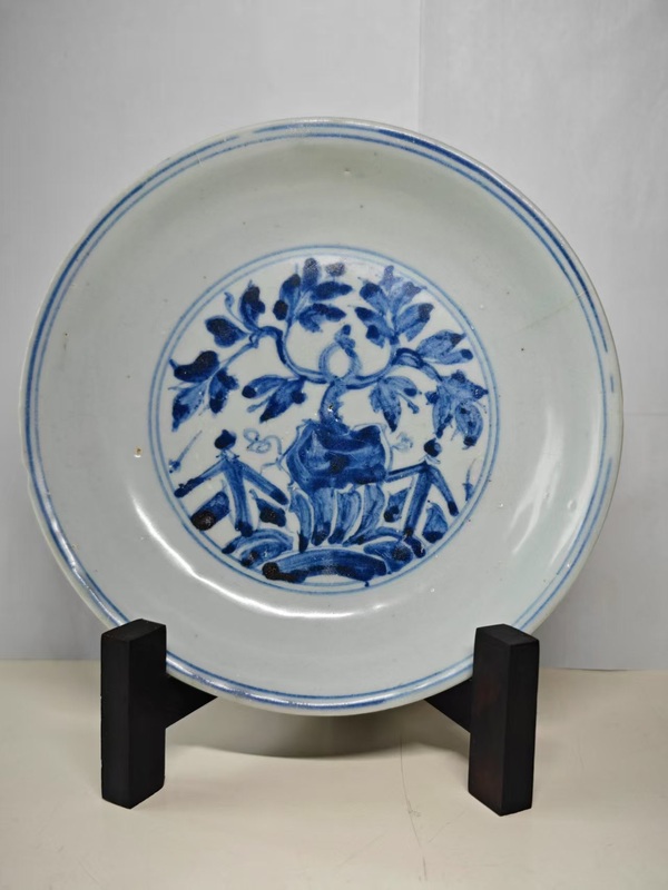 古玩陶瓷明中期青花洞石花卉紋盤拍賣,當(dāng)前價(jià)格1678元