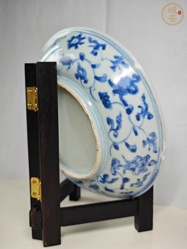 古玩陶瓷青花洞石花卉紋盤真品鑒賞圖