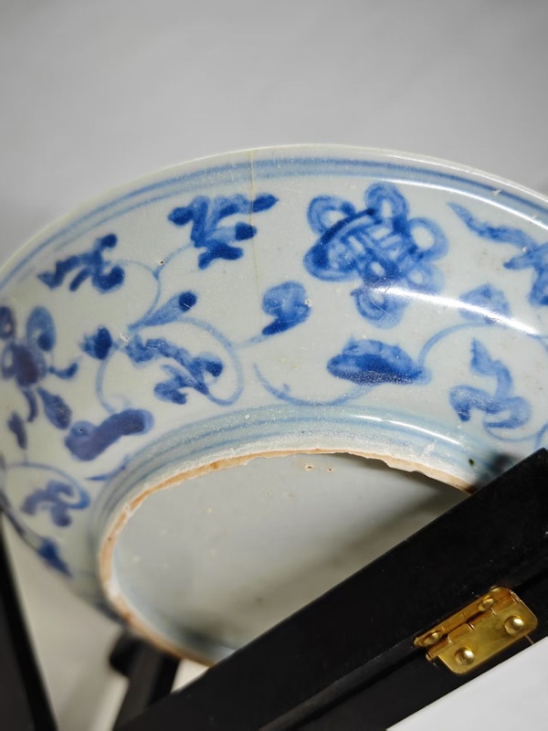 古玩陶瓷明中期青花洞石花卉紋盤拍賣,當(dāng)前價(jià)格1678元
