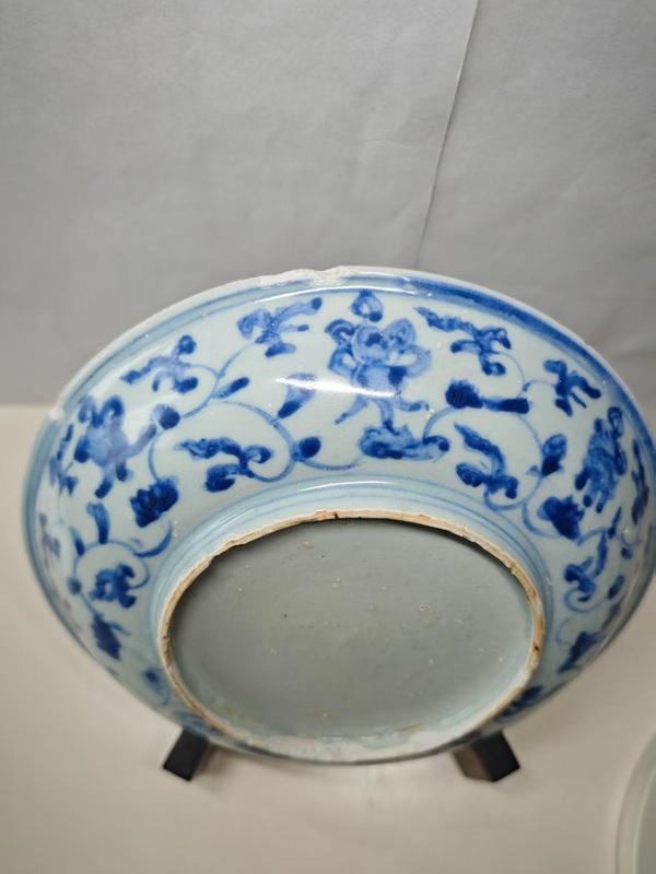 古玩陶瓷明中期青花洞石花卉紋盤拍賣,當(dāng)前價(jià)格1678元