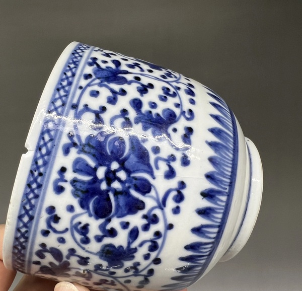 古玩陶瓷乾隆青花纏枝花卉紋蓋罐拍賣(mài),當(dāng)前價(jià)格1688元