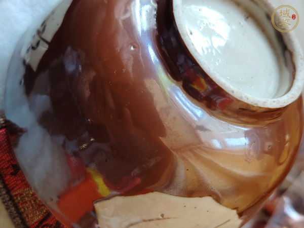 古玩陶瓷紫金釉開光花卉紋茶碗真品鑒賞圖