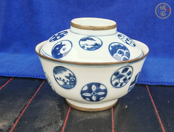 古玩陶瓷青花皮球花紋蓋碗真品鑒賞圖