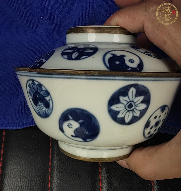 古玩陶瓷青花皮球花紋蓋碗真品鑒賞圖
