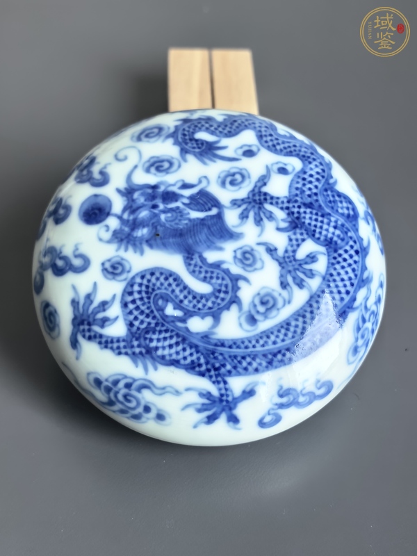 古玩陶瓷青花龍紋印盒真品鑒賞圖