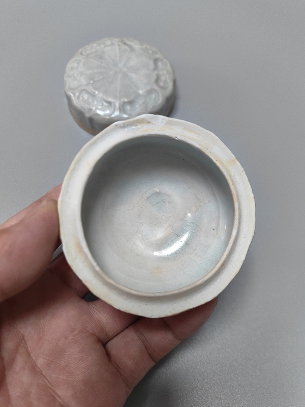 古玩陶瓷白宋-青白釉花卉紋粉盒拍賣，當(dāng)前價格8500元