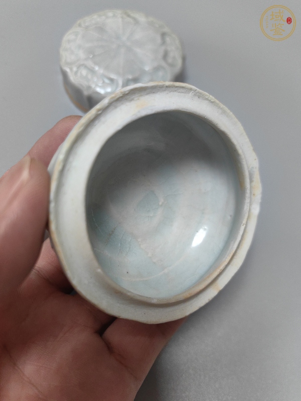 古玩陶瓷青白釉花卉紋粉盒真品鑒賞圖
