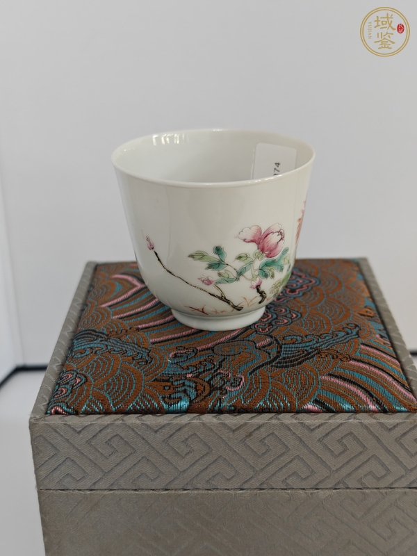 古玩陶瓷粉彩花卉紋杯真品鑒賞圖