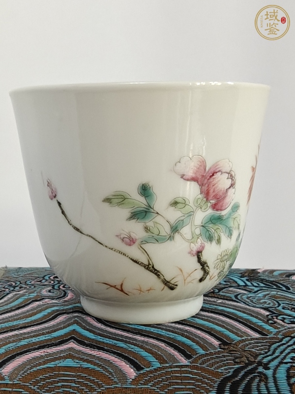 古玩陶瓷粉彩花卉紋杯真品鑒賞圖
