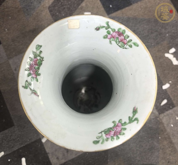 古玩人物花鳥蝶紋廣彩瓶真品鑒賞圖