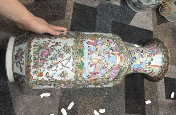 古玩陶瓷人物花鳥蝶紋廣彩瓶真品鑒賞圖