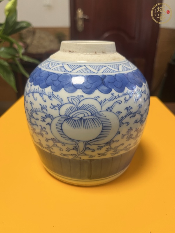 古玩陶瓷纏枝花囍字紋青花罐真品鑒賞圖