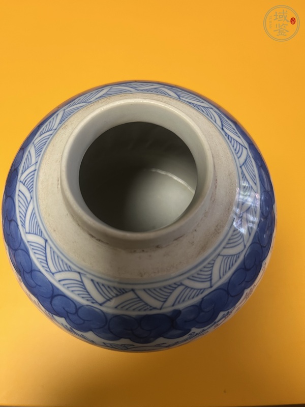 古玩陶瓷纏枝花囍字紋青花罐真品鑒賞圖