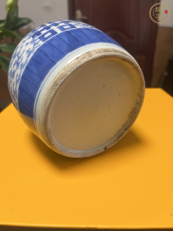 古玩陶瓷纏枝花囍字紋青花罐真品鑒賞圖