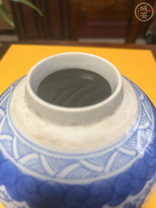 古玩陶瓷纏枝花囍字紋青花罐真品鑒賞圖