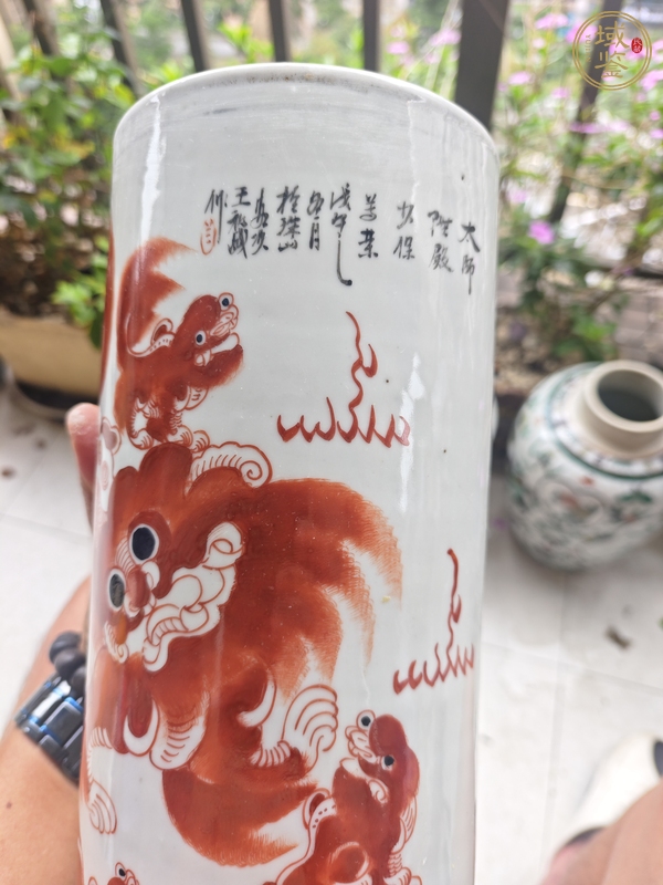 古玩陶瓷礬紅獅子帽筒真品鑒賞圖