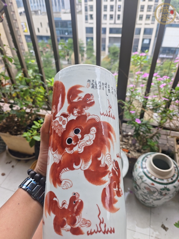 古玩礬紅獅子帽筒真品鑒賞圖
