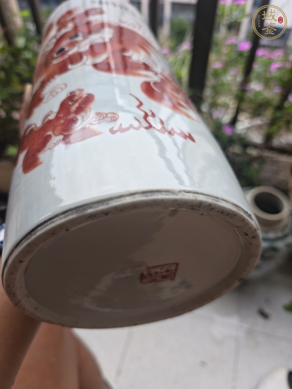 古玩陶瓷礬紅獅子帽筒真品鑒賞圖