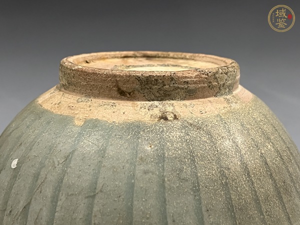 古玩陶瓷龍泉青瓷刻花碗真品鑒賞圖