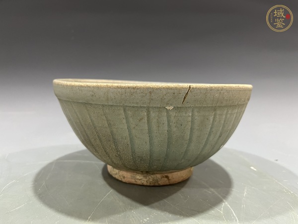 古玩陶瓷龍泉青瓷刻花碗真品鑒賞圖