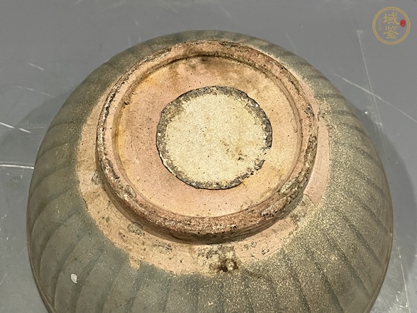古玩陶瓷龍泉青瓷刻花碗真品鑒賞圖
