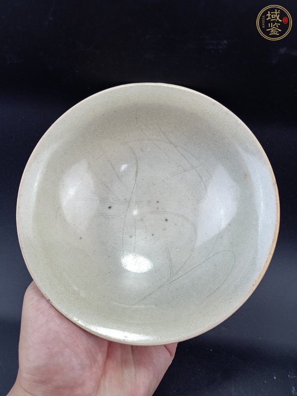 古玩陶瓷影青釉內劃花外刻仰蓮紋碗真品鑒賞圖