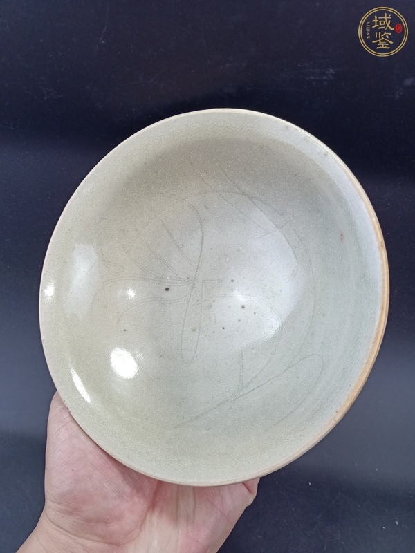 古玩陶瓷影青釉內劃花外刻仰蓮紋碗真品鑒賞圖