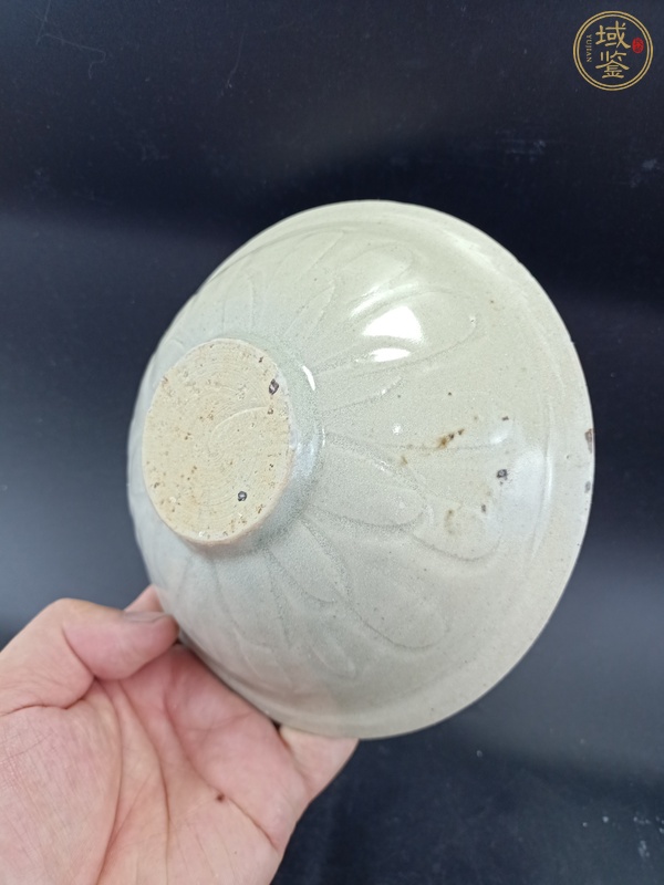 古玩陶瓷影青釉內劃花外刻仰蓮紋碗真品鑒賞圖