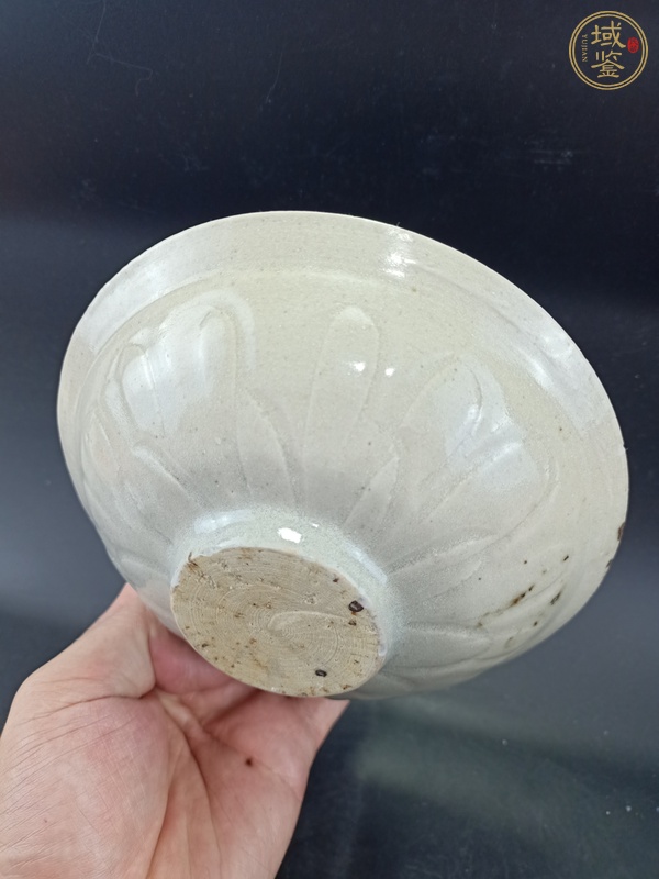 古玩陶瓷影青釉內劃花外刻仰蓮紋碗真品鑒賞圖