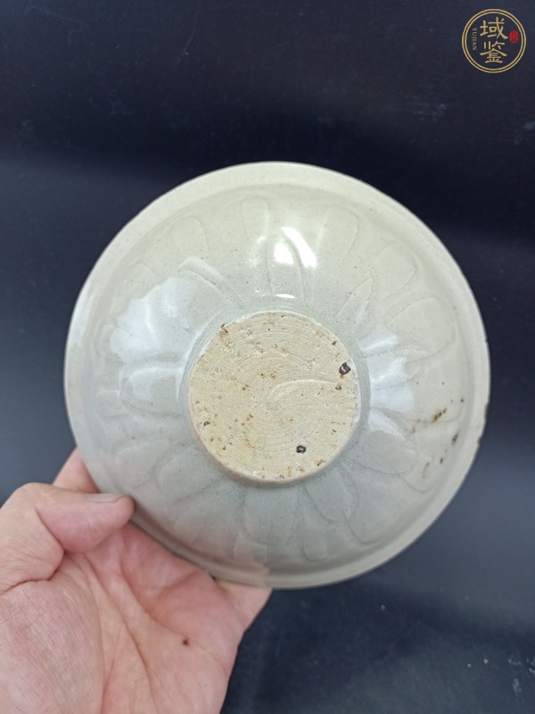 古玩陶瓷影青釉內劃花外刻仰蓮紋碗真品鑒賞圖