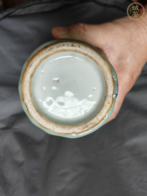 古玩陶瓷豆青釉青花皮球花紋雙耳瓶真品鑒賞圖