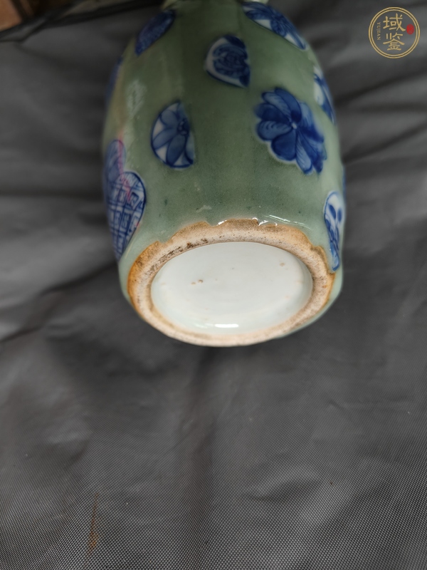 古玩陶瓷豆青釉青花皮球花紋雙耳瓶真品鑒賞圖